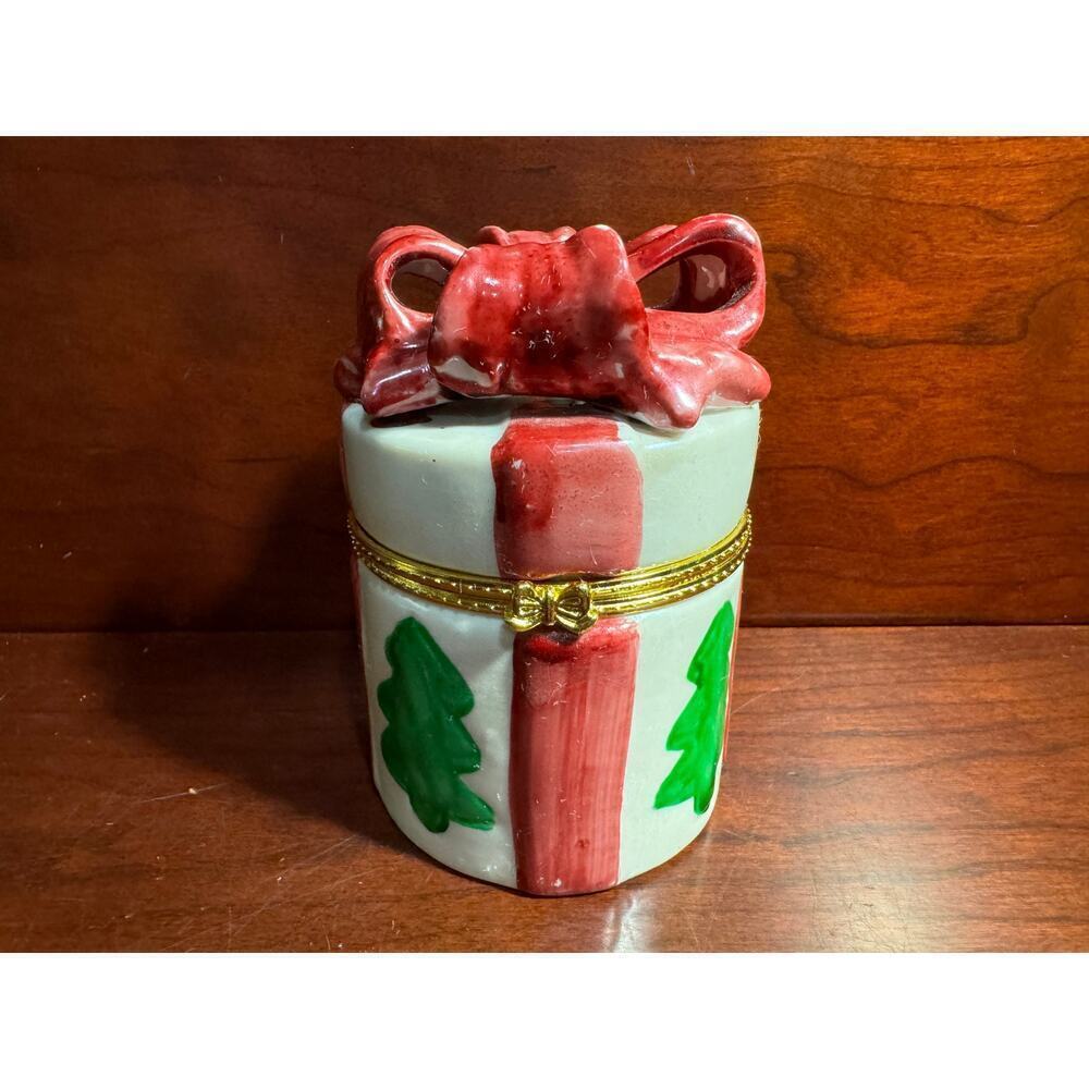 Christmas Gift With Large Bow Hinged Trinket Ring Jewelry Box Christmas Present